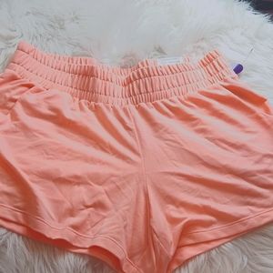 Lounge shorts with pockets